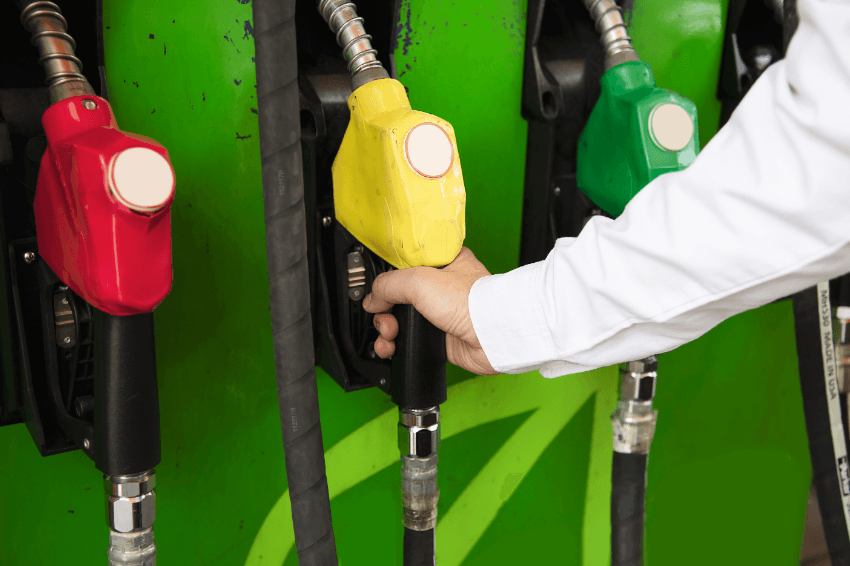 O que é melhor para o carro: etanol ou gasolina?